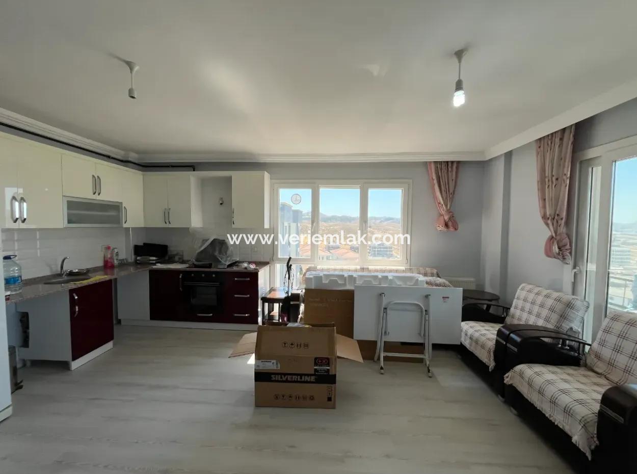 Seferihisar Çolak İbrahim Bey Mahallesi'nde Kiralık 2+1 Daire – Konforlu Ve Merkezi Yaşam!