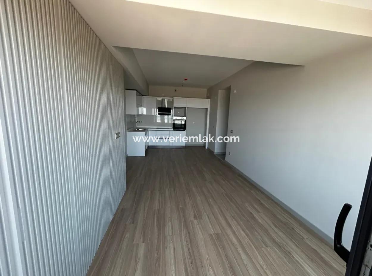 İzka Merkez Yaşam Konak’ta 25 Kat Panoramik Manzaralı Lüks 2+1