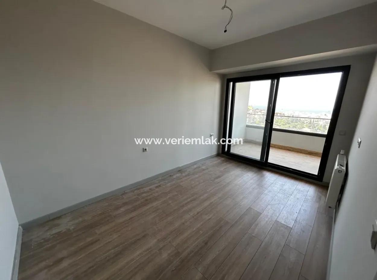 İzka Merkez Yaşam Konak’ta 25 Kat Panoramik Manzaralı Lüks 2+1 Daire