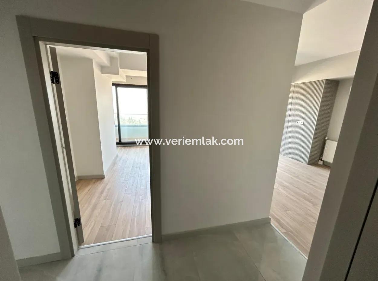 İzka Merkez Yaşam Konak’ta 25 Kat Panoramik Manzaralı Lüks 2+1