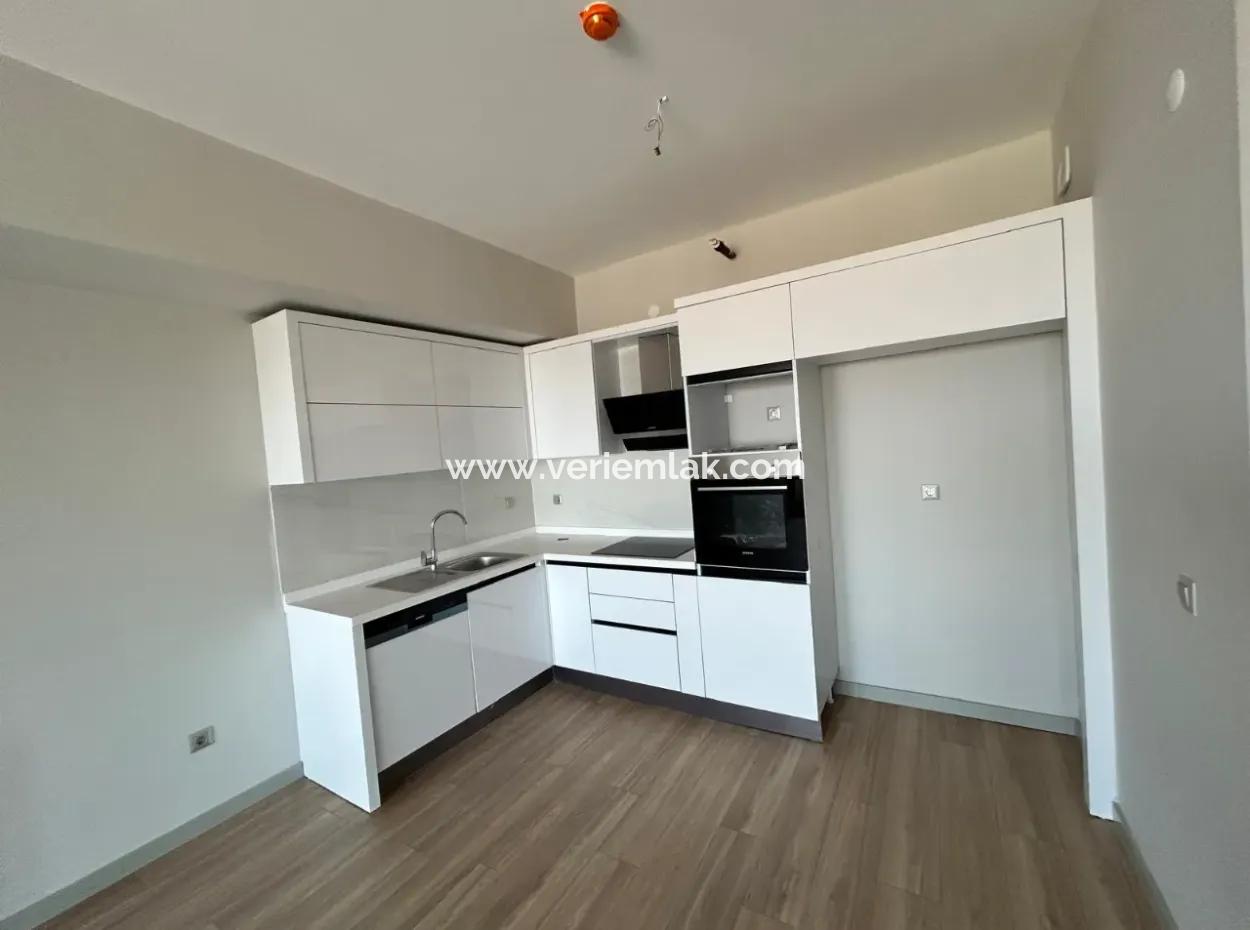 İzka Merkez Yaşam Konak’ta 25 Kat Panoramik Manzaralı Lüks 2+1 Daire