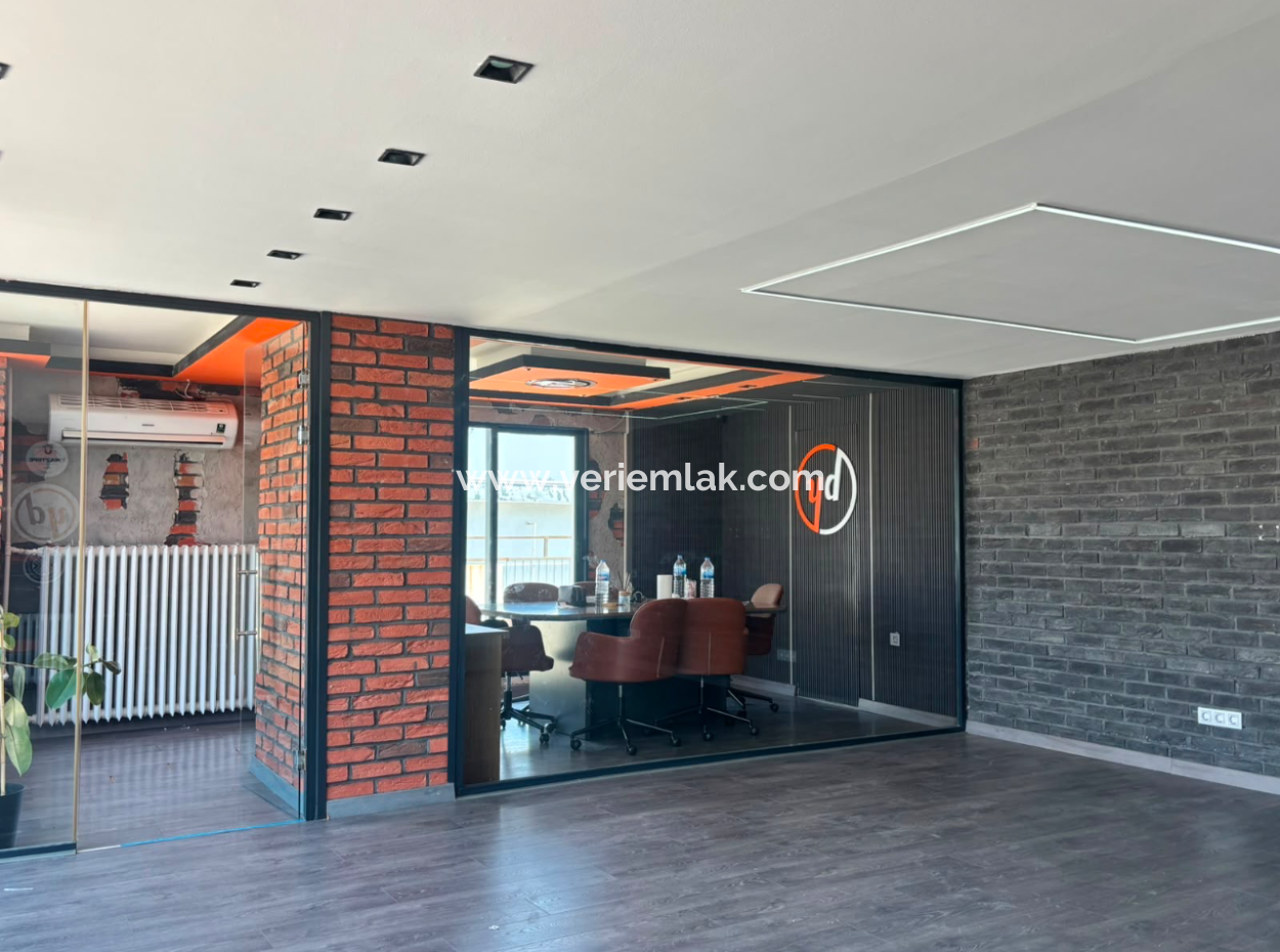 Alsancak  Cumhuriyet Meydanında  Deniz Manzaralı  7.Kat 410M2 Teraslı 3+1 Kiralık Daire !