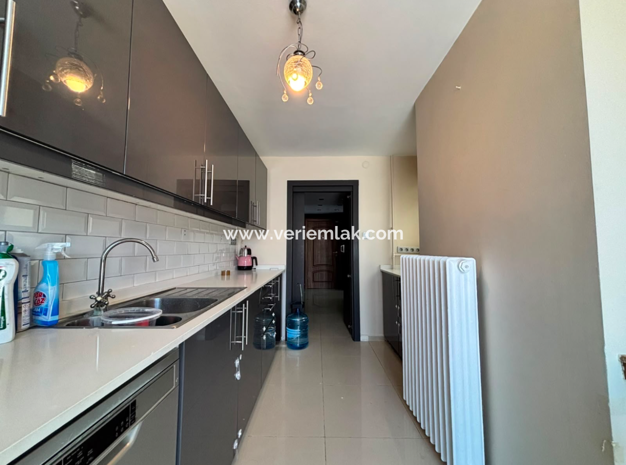 Alsancak  Cumhuriyet Meydanında  Deniz Manzaralı  7.Kat 410M2 Teraslı 3+1 Kiralık Daire !