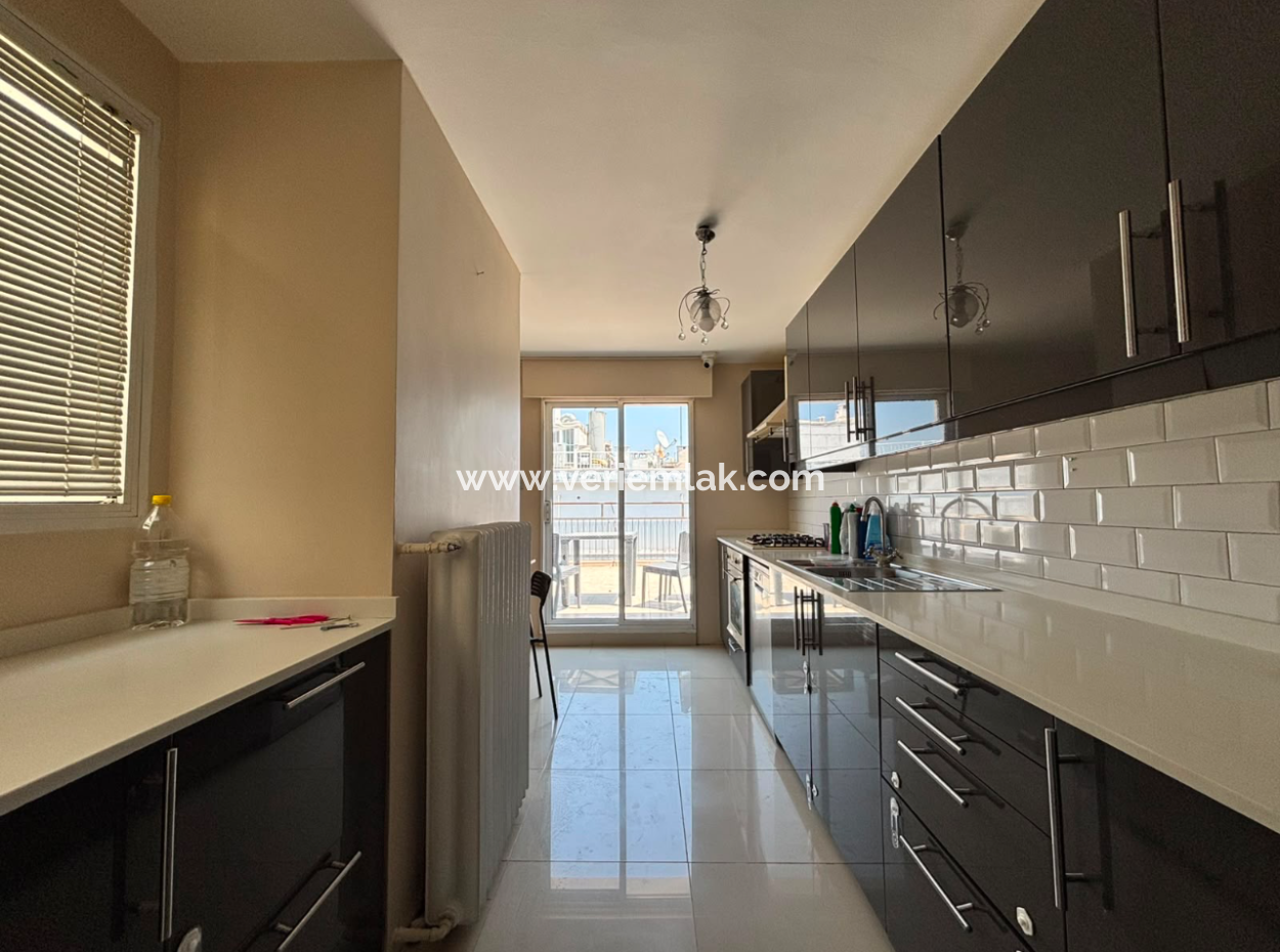 Alsancak  Cumhuriyet Meydanında  Deniz Manzaralı  7.Kat 410M2 Teraslı 3+1 Kiralık Daire !