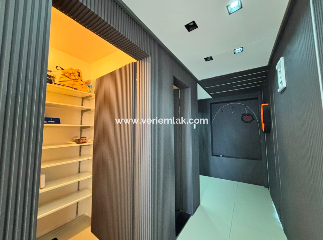 Alsancak  Cumhuriyet Meydanında  Deniz Manzaralı  7.Kat 410M2 Teraslı 3+1 Kiralık Daire !