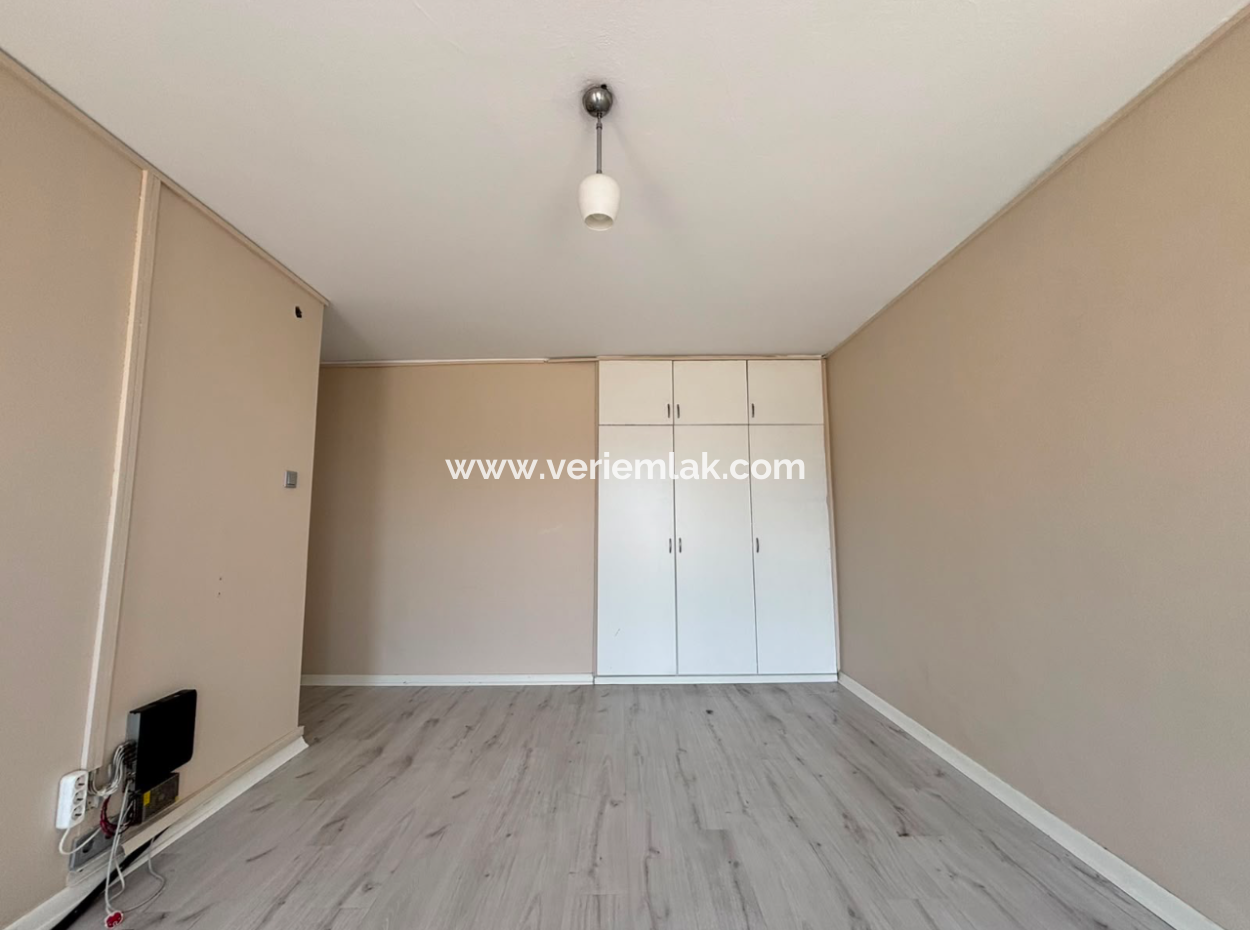 Alsancak  Cumhuriyet Meydanında  Deniz Manzaralı  7.Kat 410M2 Teraslı 3+1 Kiralık Daire !