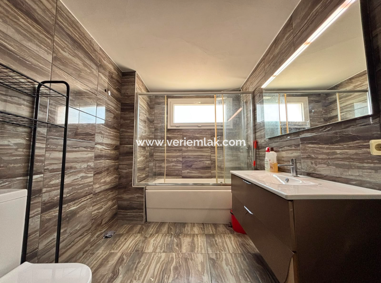 Alsancak  Cumhuriyet Meydanında  Deniz Manzaralı  7.Kat 410M2 Teraslı 3+1 Kiralık Daire !