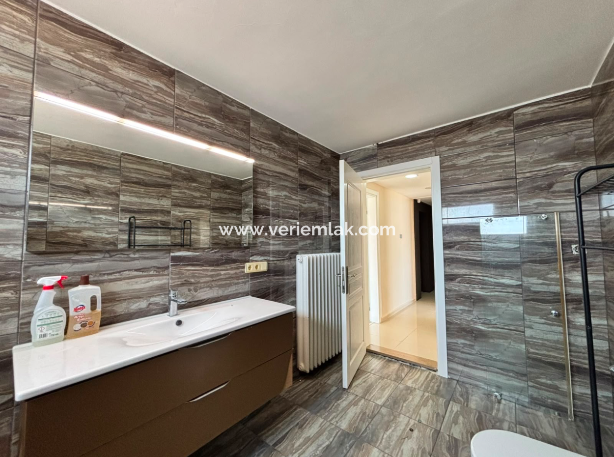 Alsancak  Cumhuriyet Meydanında  Deniz Manzaralı  7.Kat 410M2 Teraslı 3+1 Kiralık Daire !