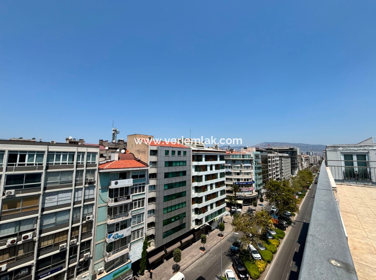 Alsancak  Cumhuriyet Meydanında  Deniz Manzaralı  7.Kat 410M2 Teraslı 3+1 Kiralık Daire !