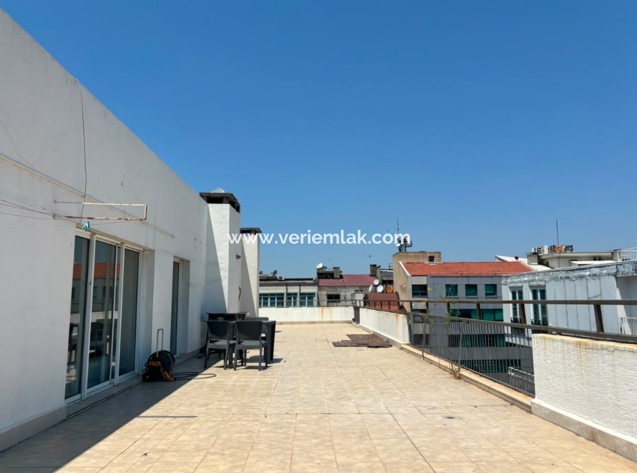 Alsancak  Cumhuriyet Meydanında  Deniz Manzaralı  7.Kat 410M2 Teraslı 3+1 Kiralık Daire !