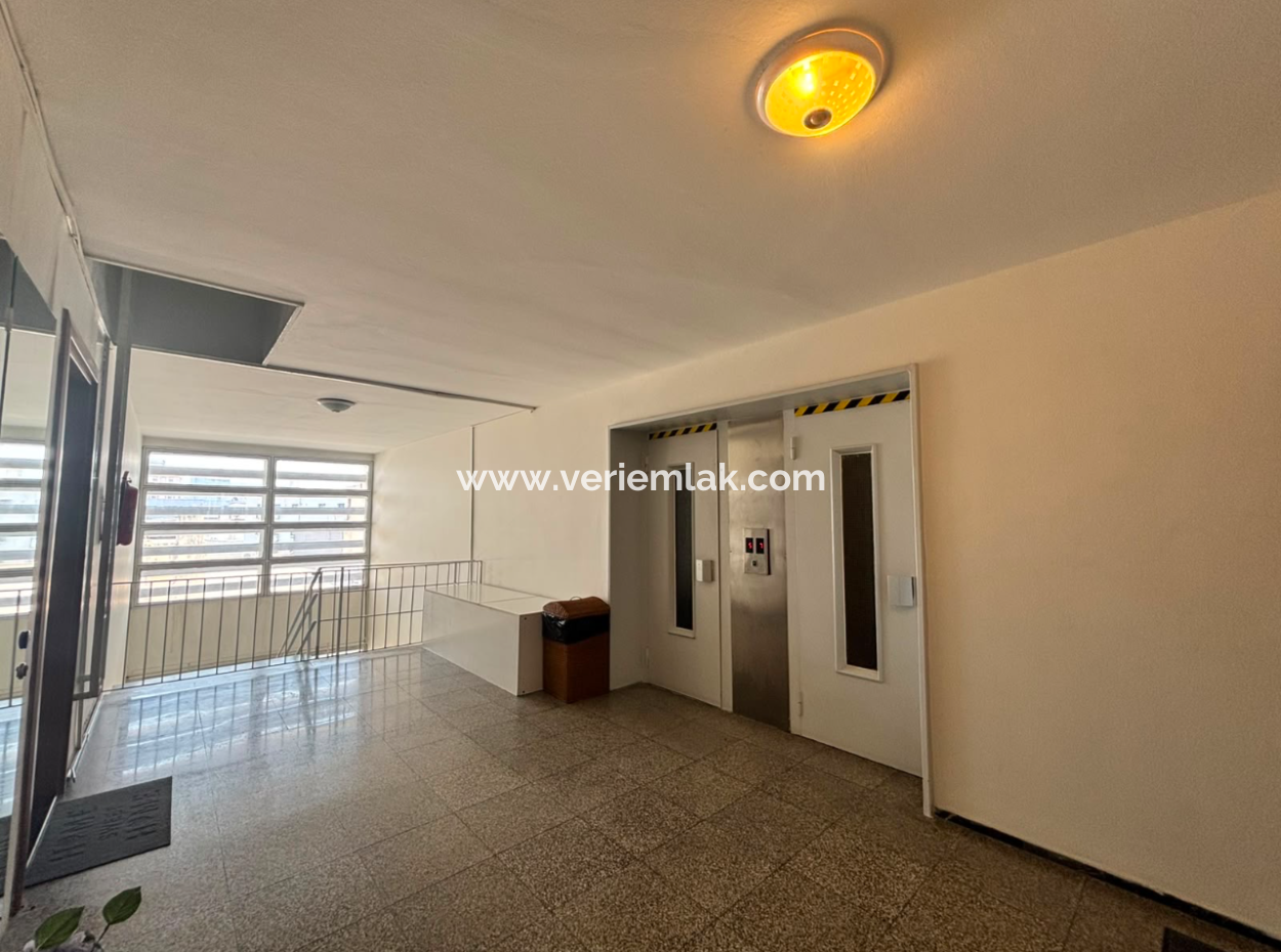 Alsancak  Cumhuriyet Meydanında  Deniz Manzaralı  7.Kat 410M2 Teraslı 3+1 Kiralık Daire !