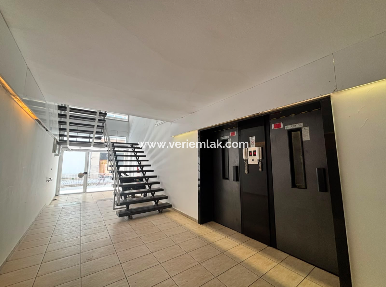 Alsancak  Cumhuriyet Meydanında  Deniz Manzaralı  7.Kat 410M2 Teraslı 3+1 Kiralık Daire !