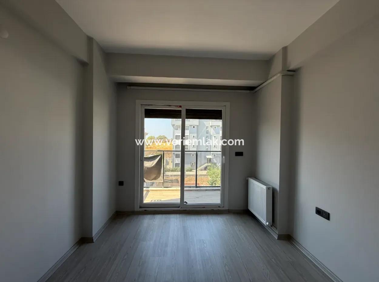 Seferihisar Camikebir Mahallesi'nde Satılık Sıfır 2+1 Daire | Balkonlu | Otomatik Panjurlu | Arçelik Ankastreli | Otoparklı