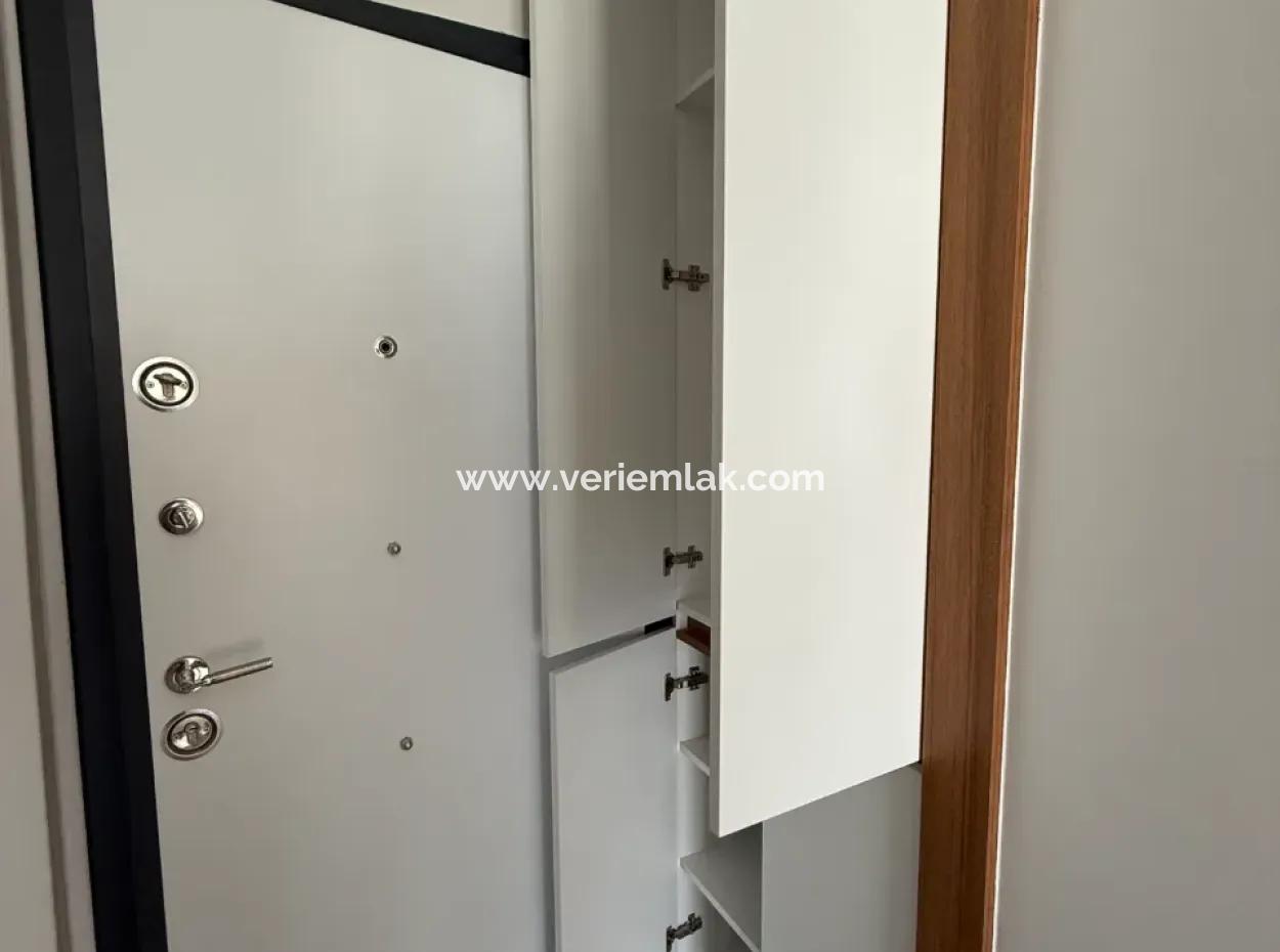 Seferihisar Camikebir Mahallesi'nde Satılık Sıfır 2+1 Daire | Balkonlu | Otomatik Panjurlu | Arçelik Ankastreli | Otoparklı