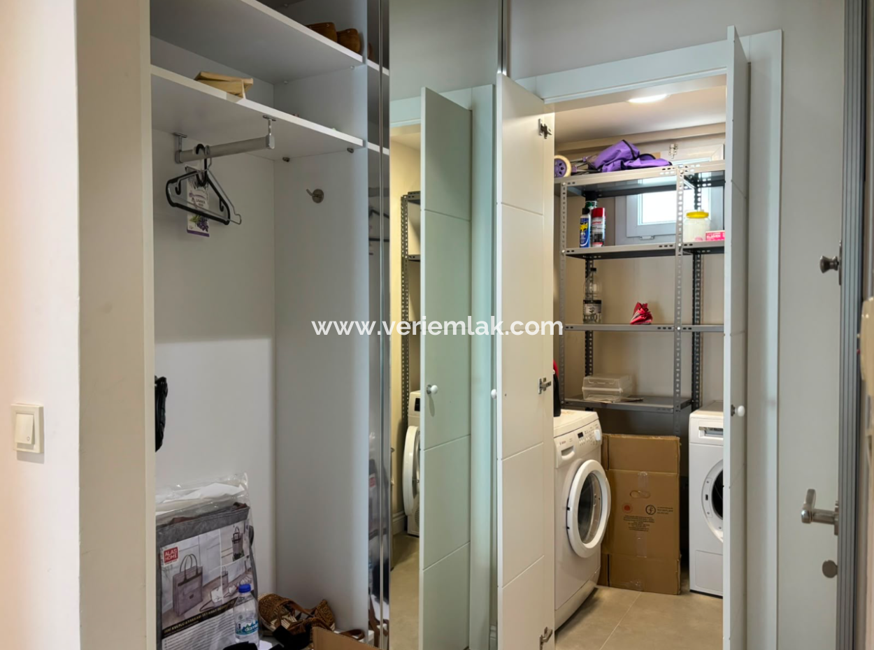 Karşıyaka  Demirköprüde 3+1 Lüks Eşyalı Otoparklı Kiralık Daire!