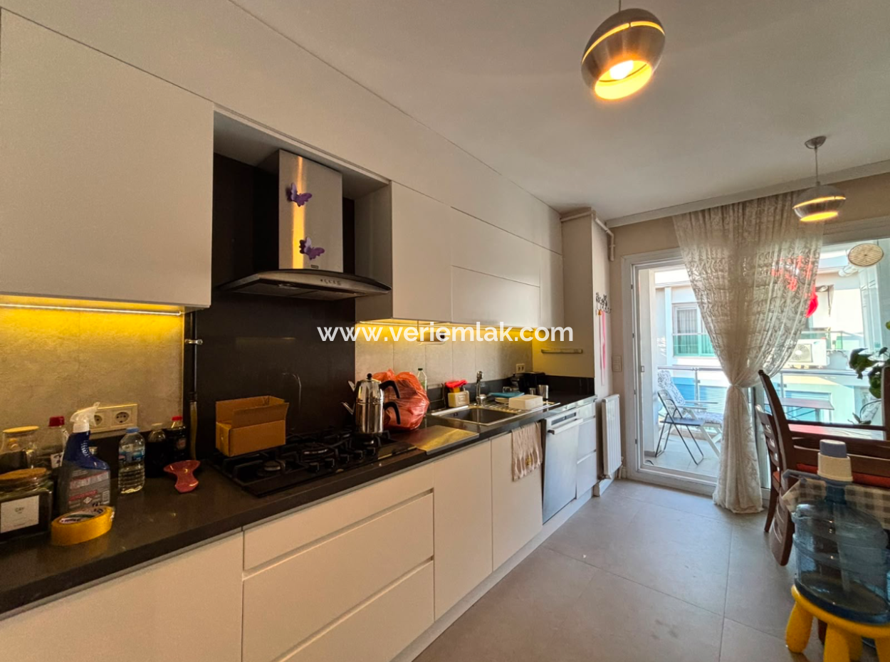 Karşıyaka  Demirköprüde 3+1 Lüks Eşyalı Otoparklı Kiralık Daire!