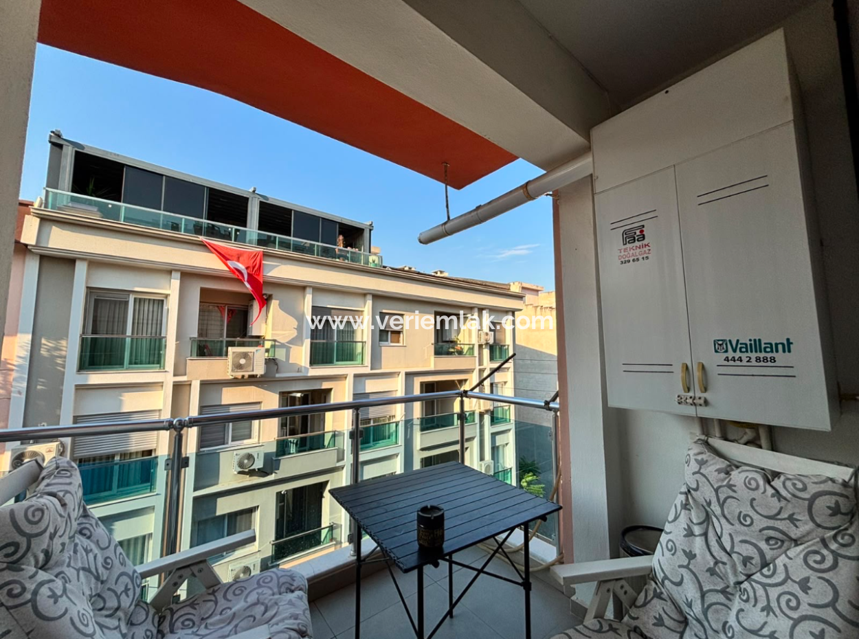 Karşıyaka  Demirköprüde 3+1 Lüks Eşyalı Otoparklı Kiralık Daire!