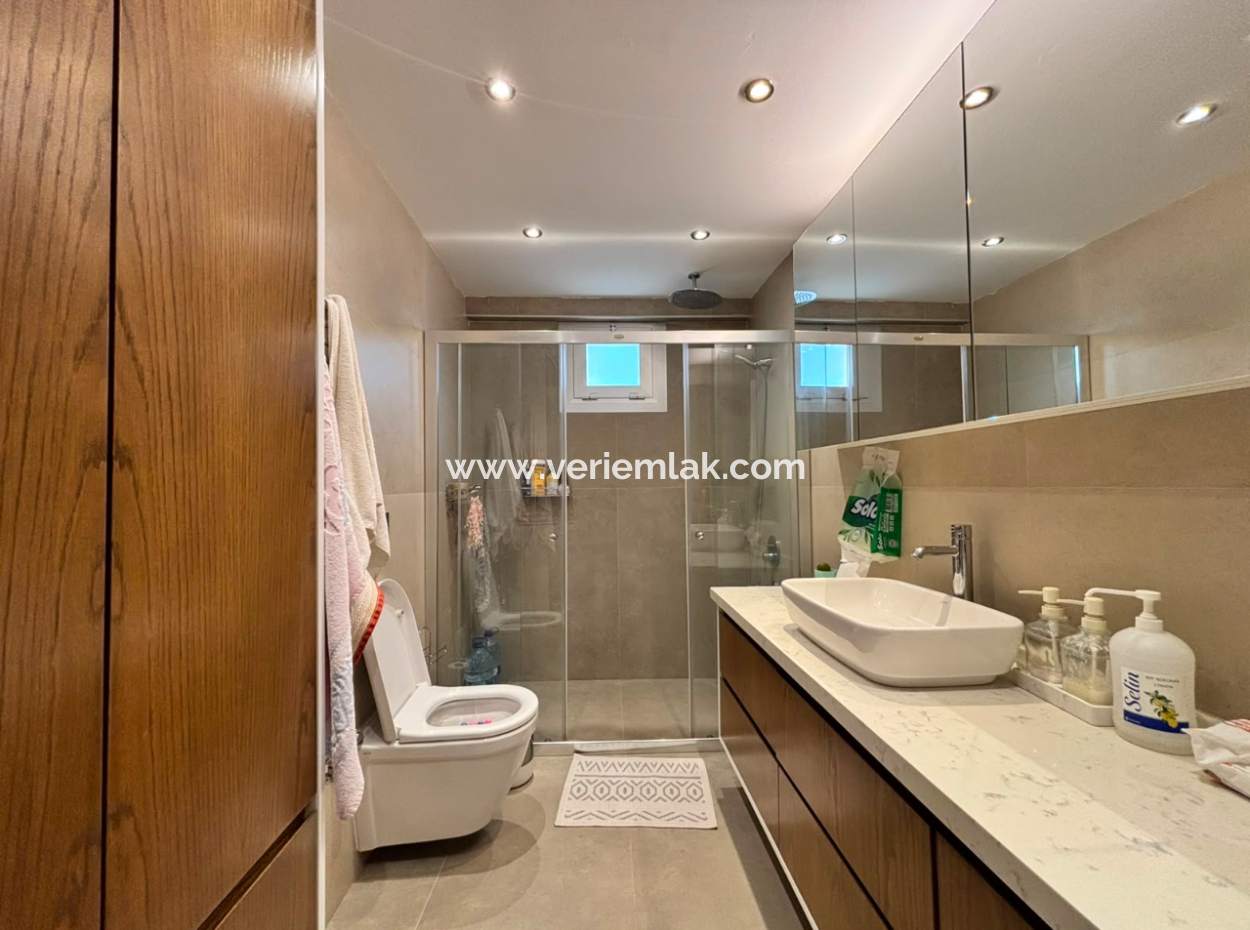 Karşıyaka  Demirköprüde 3+1 Lüks Eşyalı Otoparklı Kiralık Daire!