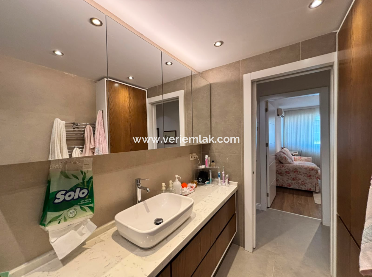 Karşıyaka  Demirköprüde 3+1 Lüks Eşyalı Otoparklı Kiralık Daire!