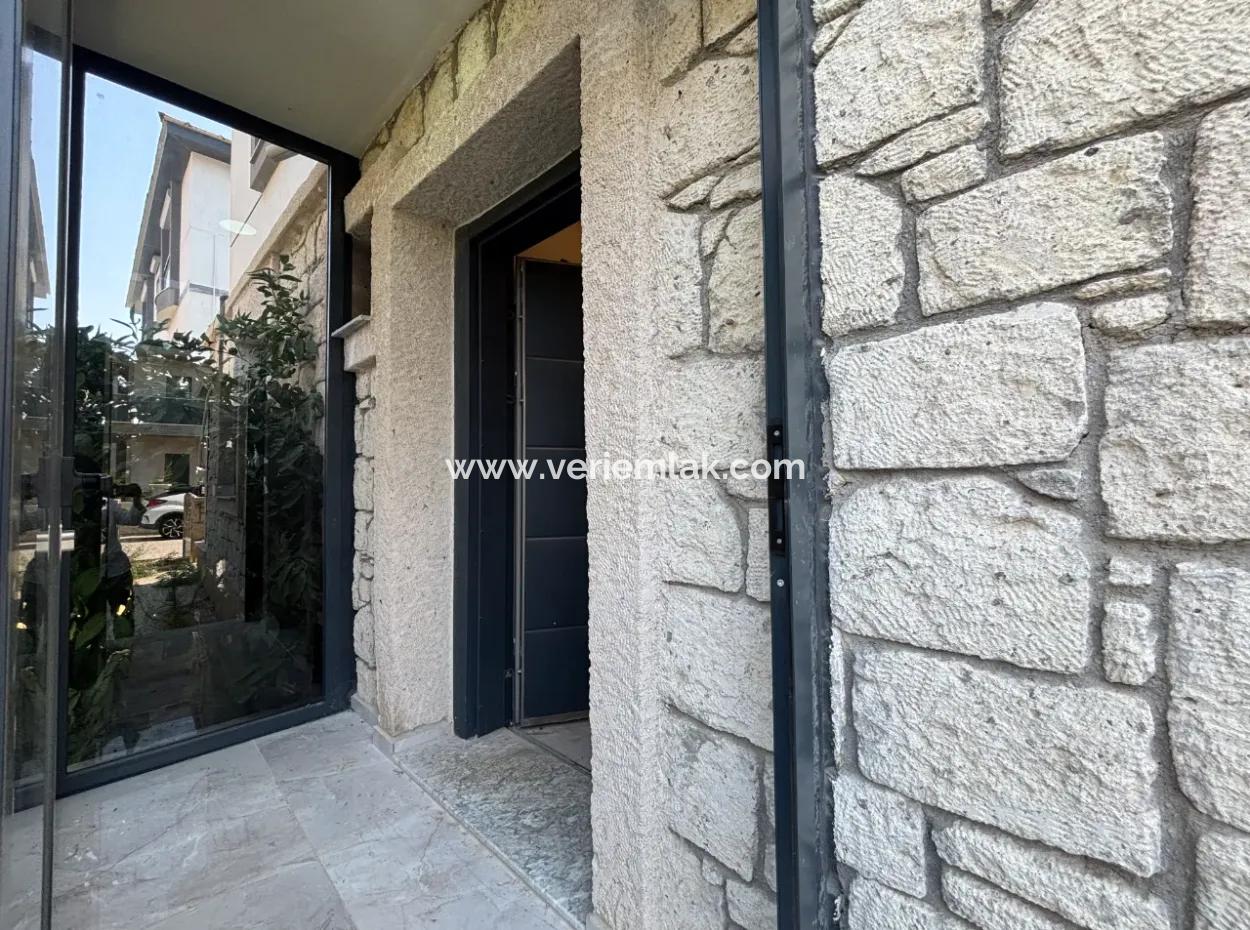 Seferihisar Kent Merkezinde Villalar Bölgesinde Satılık Özel Villa