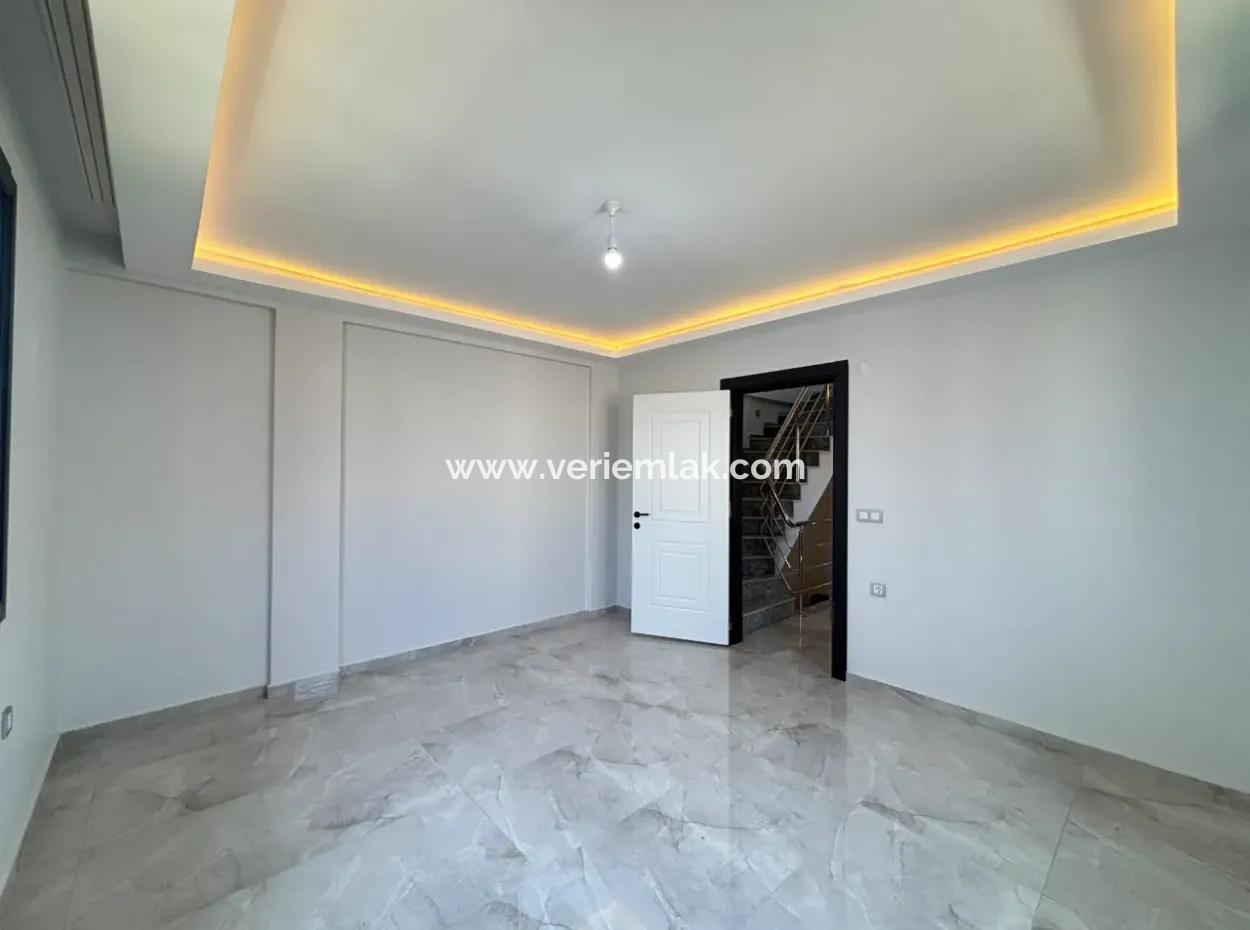 Seferihisar Kent Merkezinde Villalar Bölgesinde Satılık Özel Villa