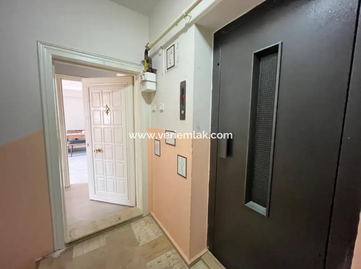 Narlıdere’nin Kalbinde, Merkezi Konumda 2+1 Çift Balkonlu Daire
