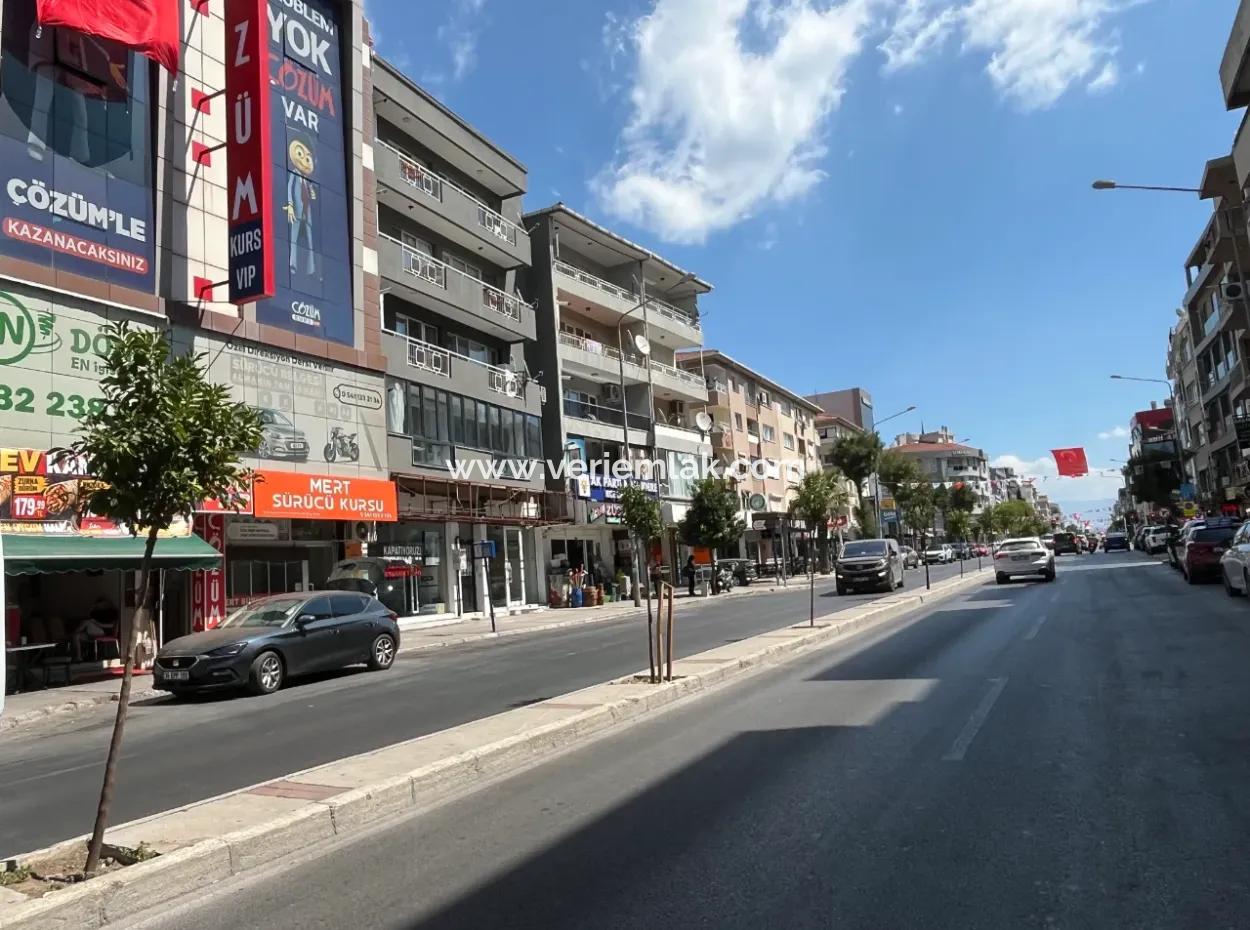 Narlıdere’nin Kalbinde, Merkezi Konumda 2+1 Çift Balkonlu Daire