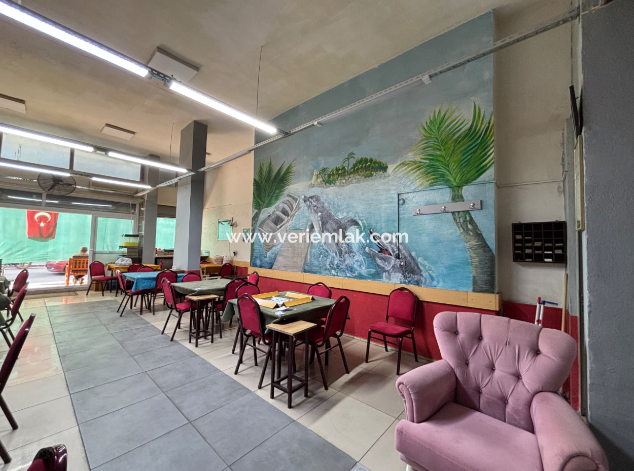 Seferihisar Çarşı Merkezinde Geniş Cepheli Batarlı Kiralık 300M2 Dükkan