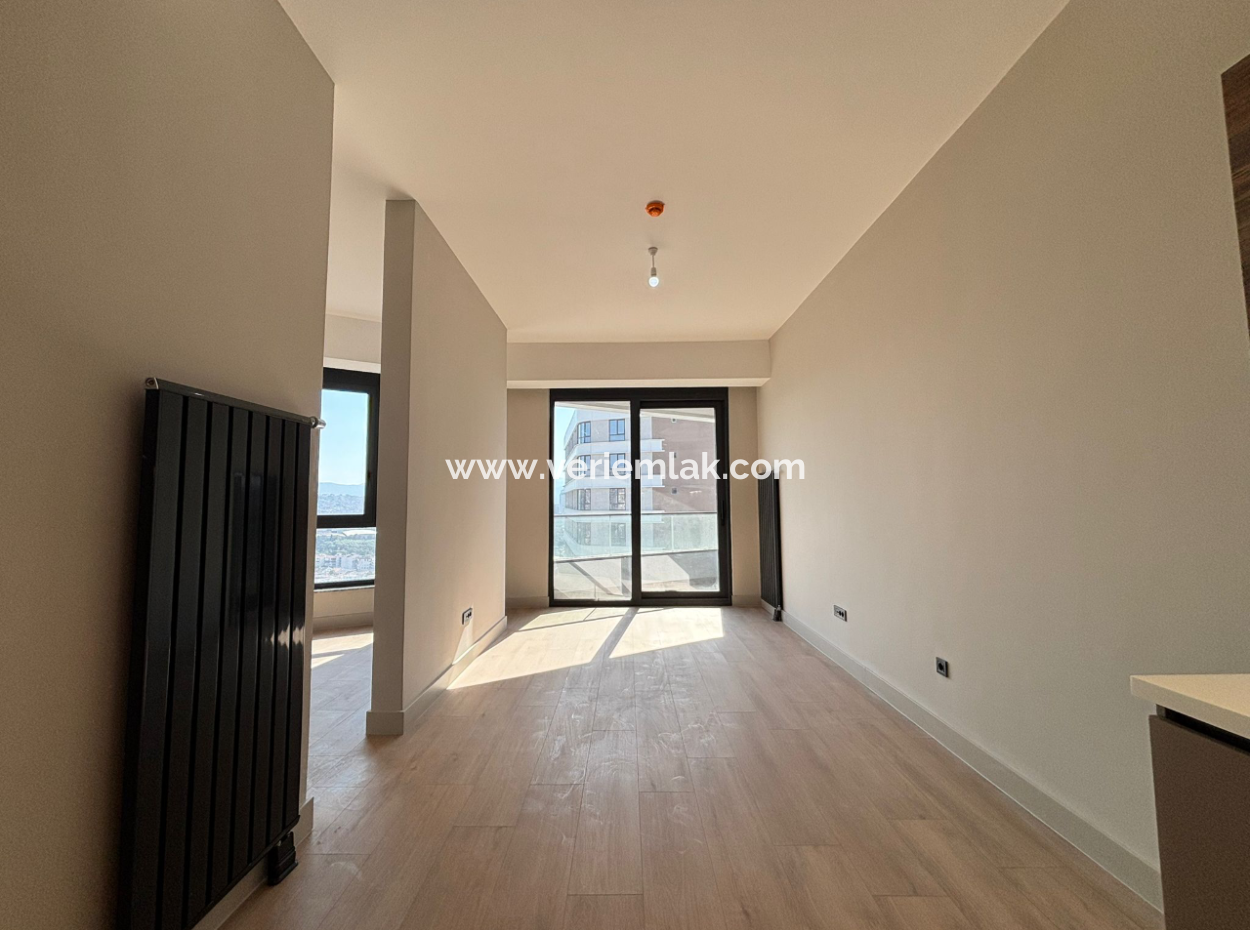 Alsancak  Evora Projesi 22.Kat 1+1 Köşe Şehir Manzaralı Kiralık Daire!