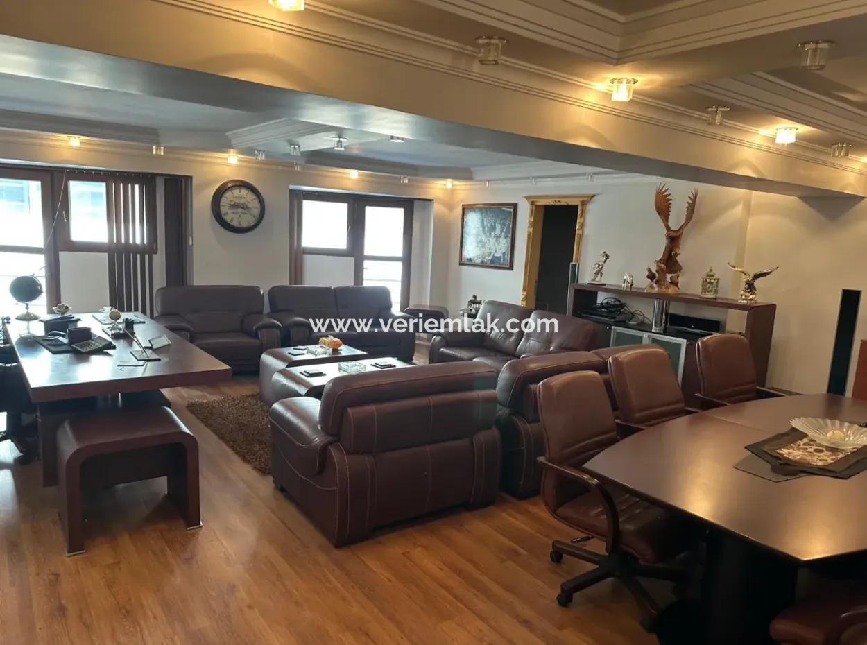 İzmir Çankaya Yeni Asır İş Merkezinde Kiralık Full Eşyalı Ofis
