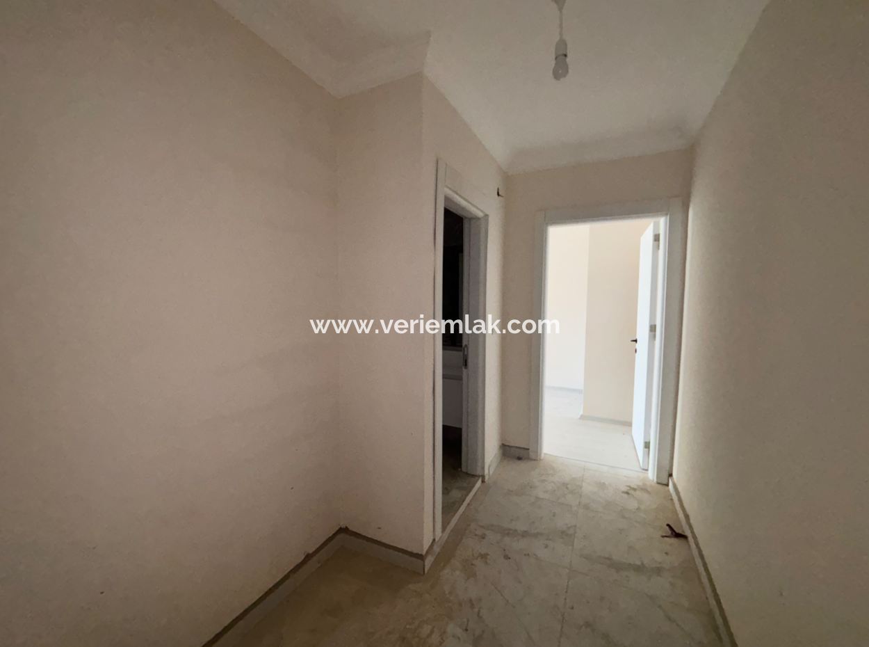 Seferihisar Adliye Sarayı Ve Hastane Yakını Ara Kat Satılık 3+1 Daire