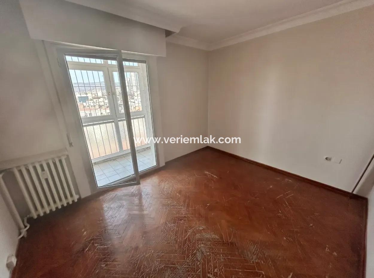 Alsancak Talatpaşa Bulvarı Üzerinde Kiralık 4+1 Çatı Dubleksi