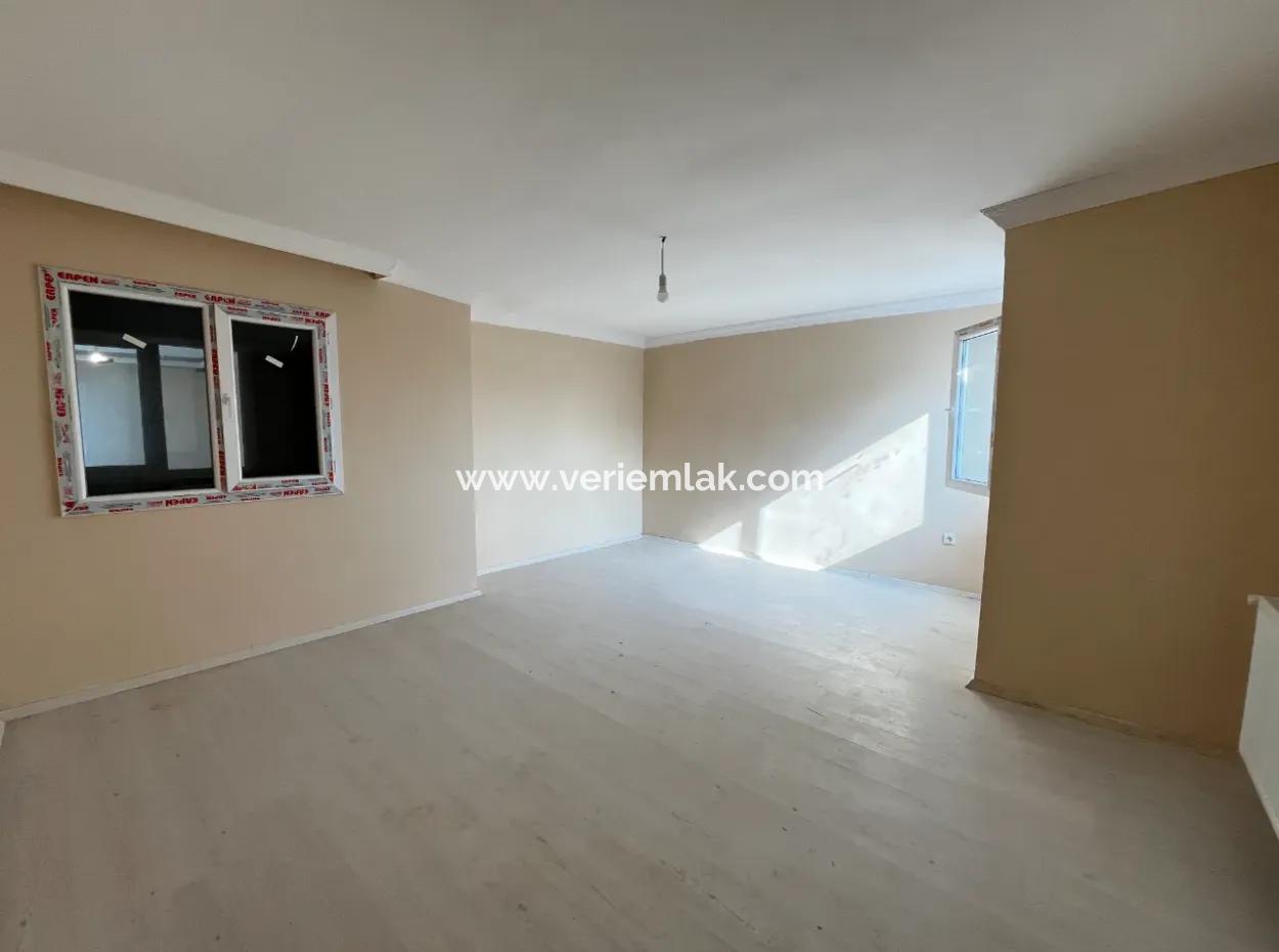Seferihisar Tepecik Mahallesi’nde 150 M² Geniş 3+1 Dubleks Kiralık Daire