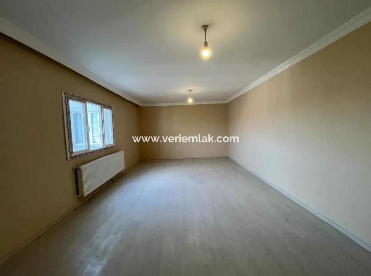 Seferihisar Tepecik Mahallesi’nde 150 M² Geniş 3+1 Dubleks Kiralık Daire