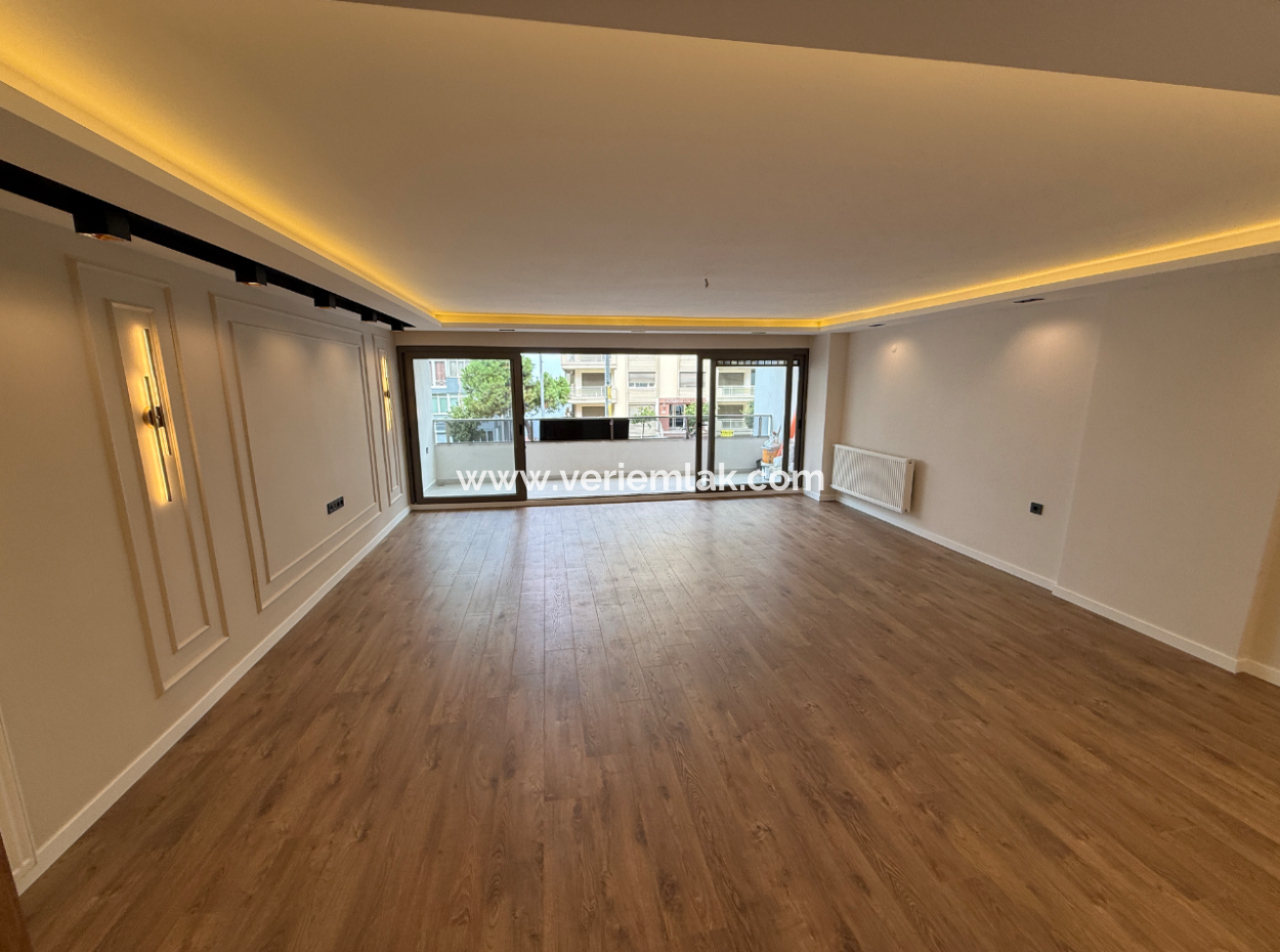 Hakimn Evlerinde Cadde Üzeri Tibaş Sitesi Yanı Full Tadilatlı Asansörlü