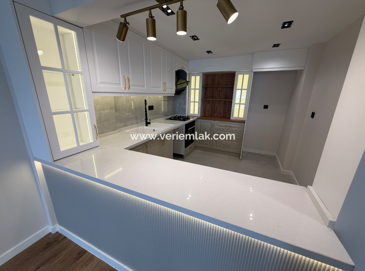 Hakimn Evlerinde Cadde Üzeri Tibaş Sitesi Yanı Full Tadilatlı Asansörlü