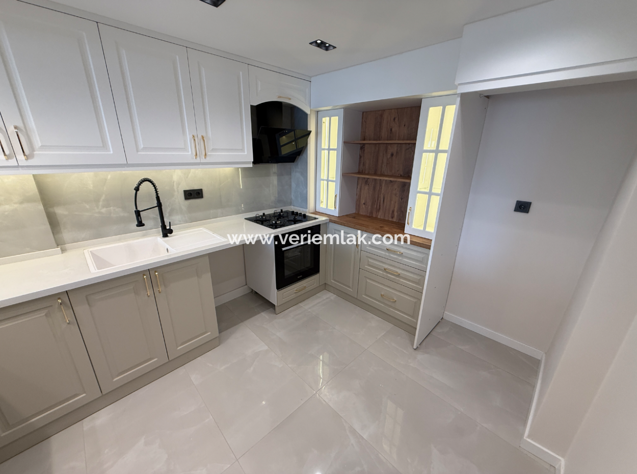 Hakimn Evlerinde Cadde Üzeri Tibaş Sitesi Yanı Full Tadilatlı Asansörlü