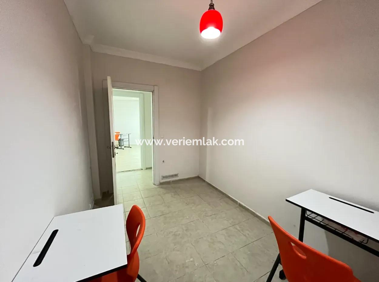 Seferihisar Şehir Merkezinde Satılık 3+1 Daire | 130 M² | Ayrı Mutfak | Zemin Kat | Önü Açık