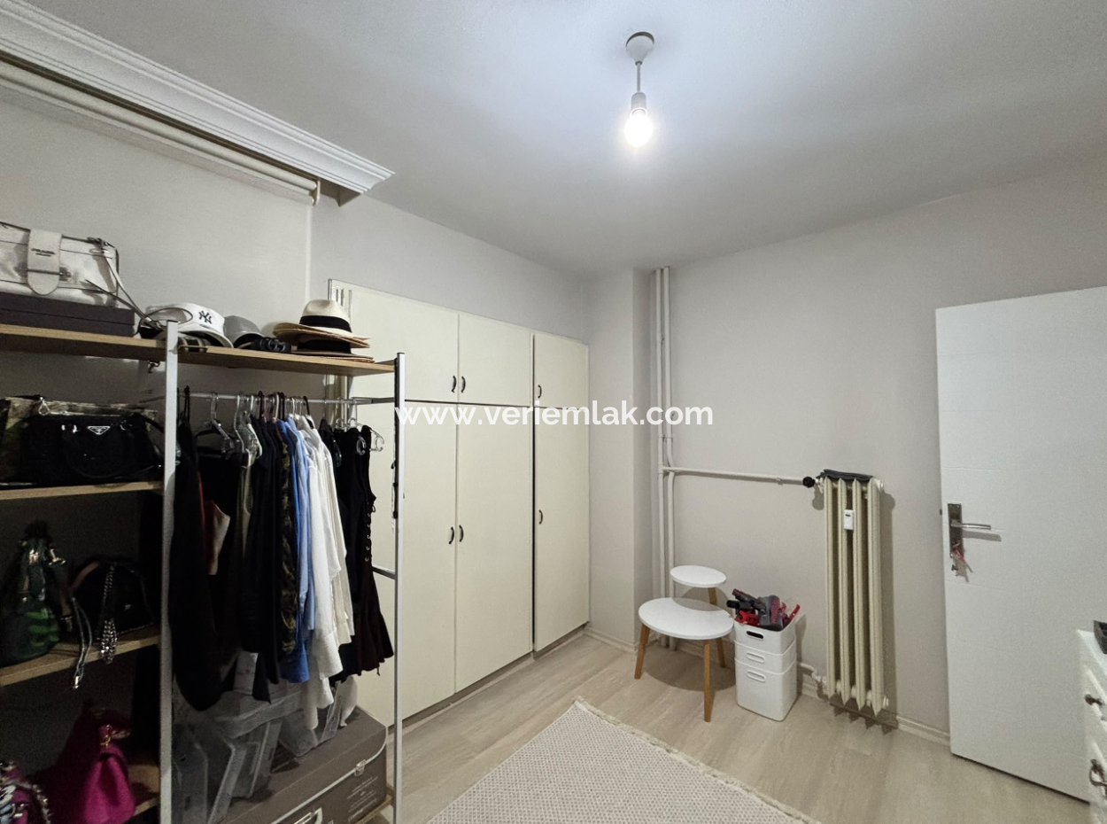 Alsancak Dutlu Sokak Yakını 3+1 3.Kat Bakımlı Satılık Daire