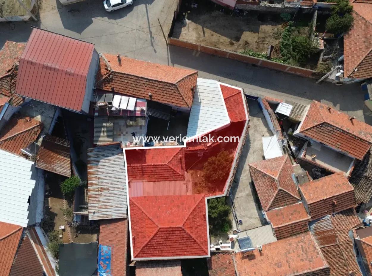 Kemalpaşa Halilbeyli’de Satılık 229 M² Arsa İçerisinde Müstakil Ev