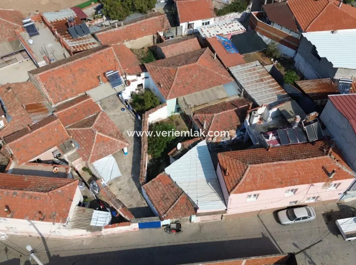 Kemalpaşa Halilbeyli’de Satılık 229 M² Arsa İçerisinde Müstakil Ev