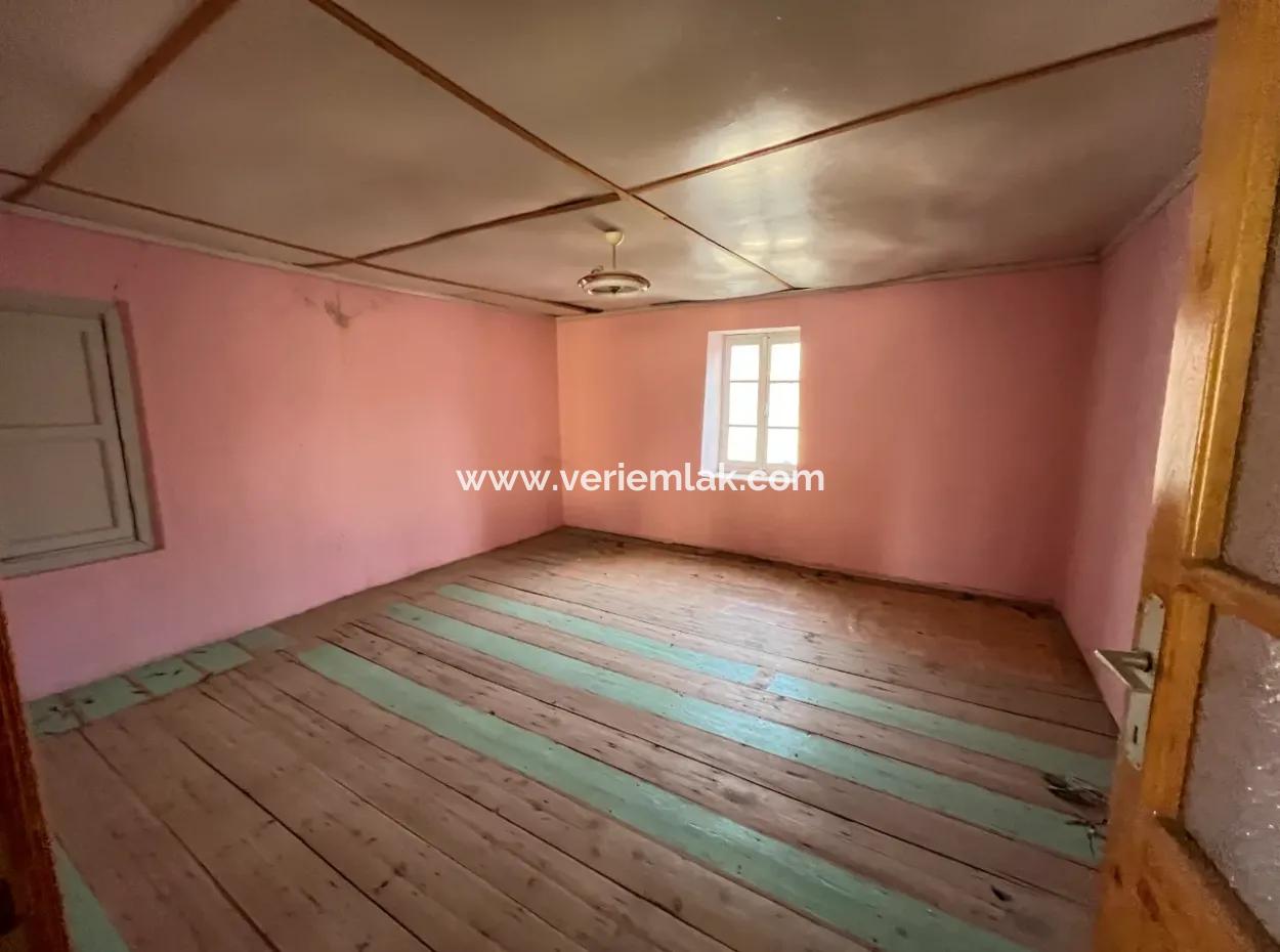 Kemalpaşa Halilbeyli’de Satılık 229 M² Arsa İçerisinde Müstakil Ev