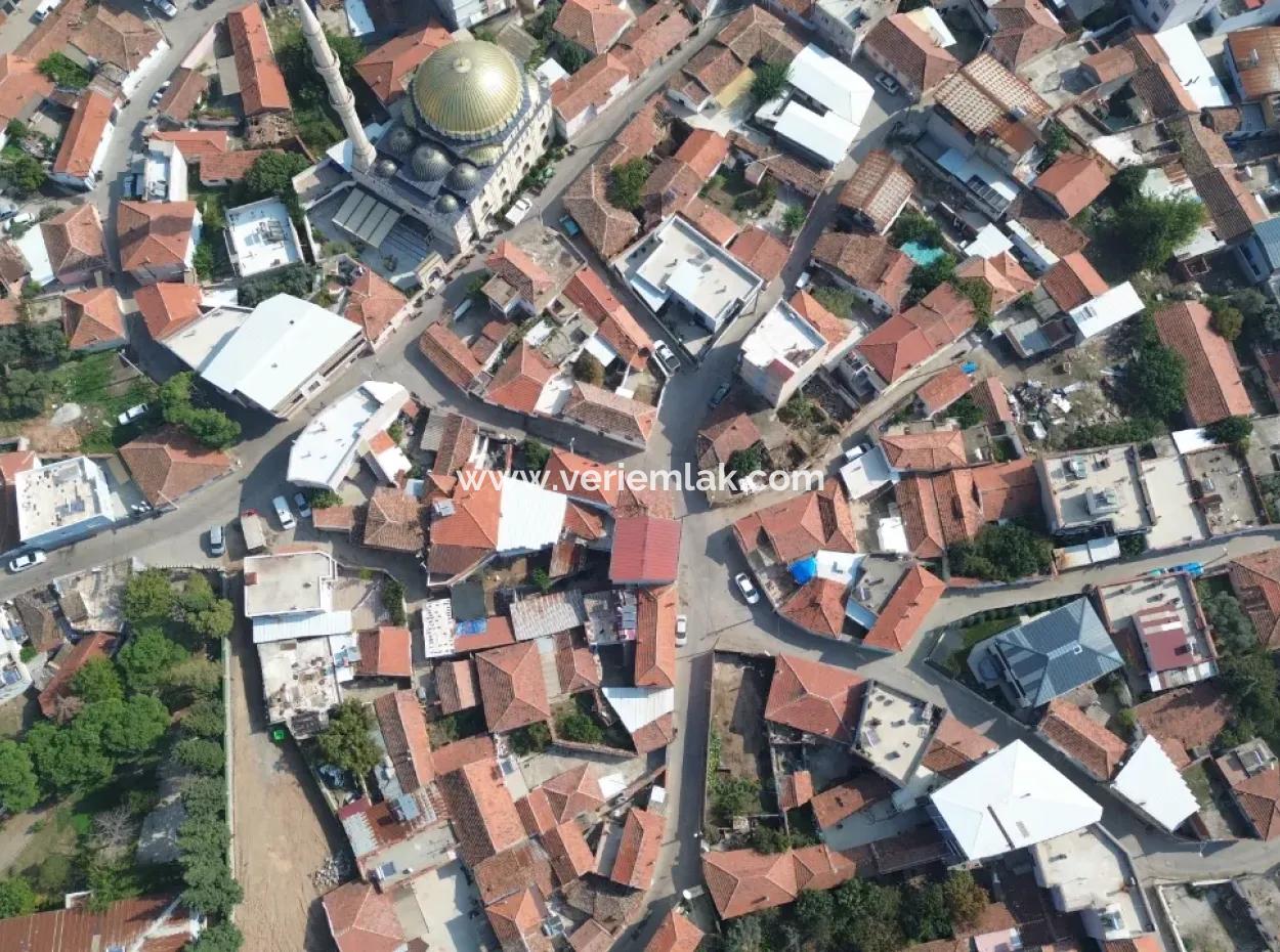 Kemalpaşa Halilbeyli’de Satılık 229 M² Arsa İçerisinde Müstakil Ev