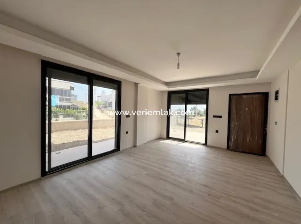 Seferihisar Akarca'da Köşe Parsel'de Deniz Manzaralı Sıfır Villa