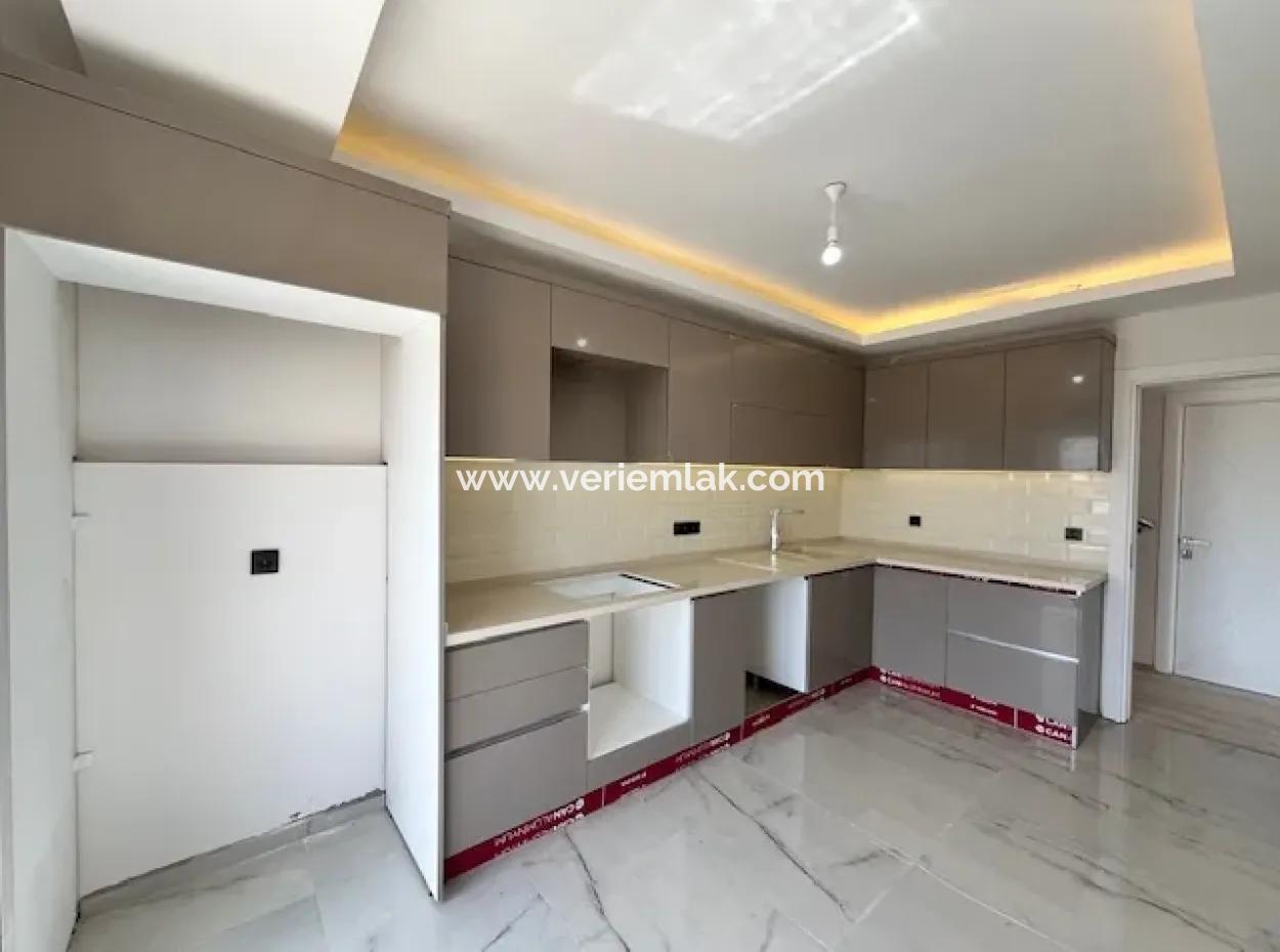 Seferihisar Akarca'da Köşe Parsel'de Deniz Manzaralı Sıfır Villa