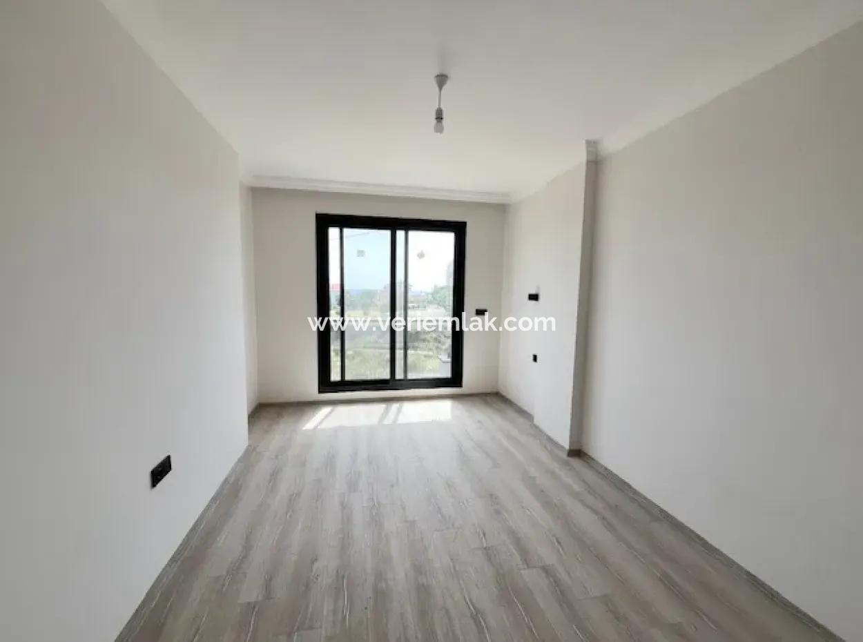 Seferihisar Akarca'da Köşe Parsel'de Deniz Manzaralı Sıfır Villa