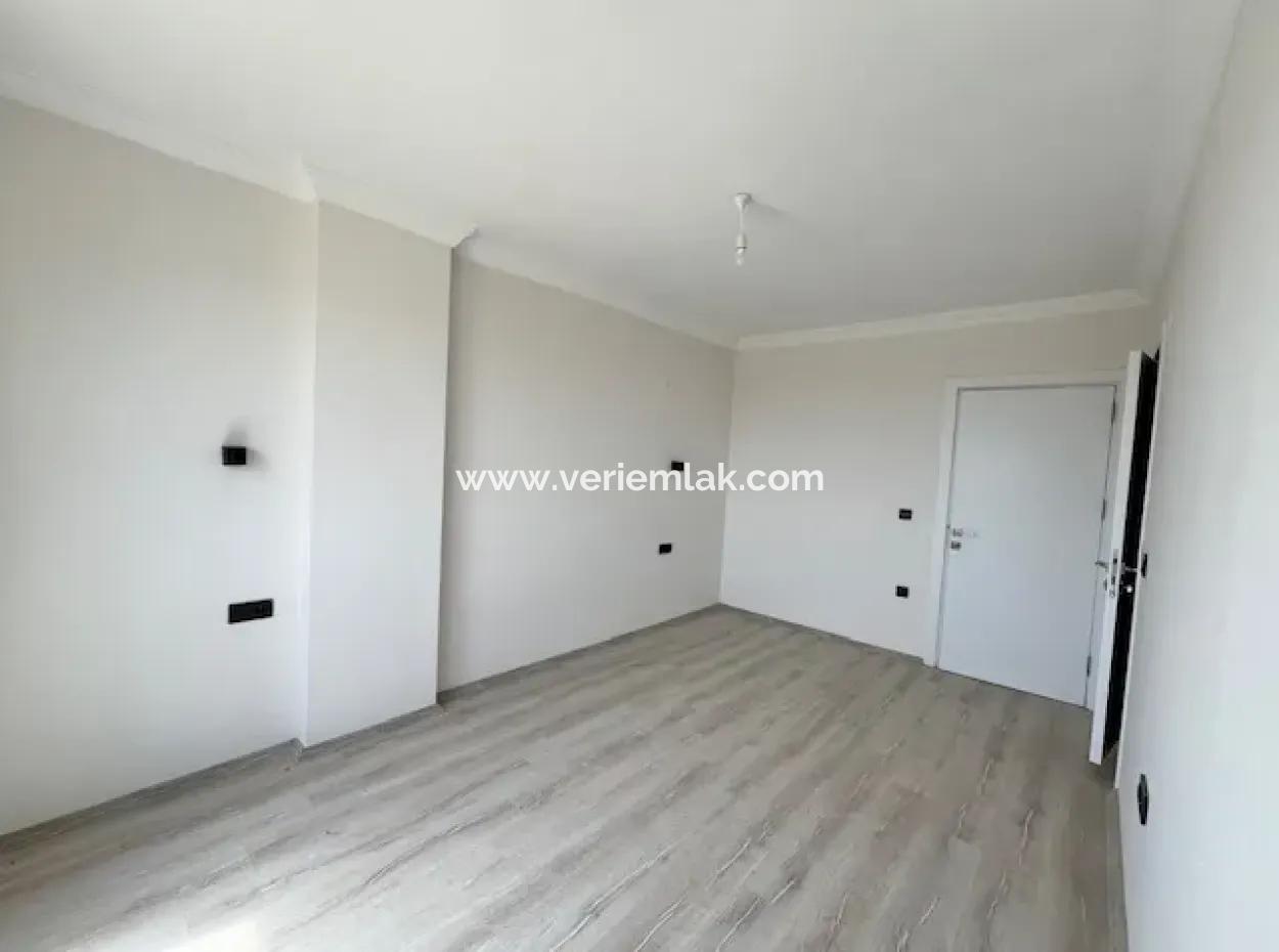 Seferihisar Akarca'da Köşe Parsel'de Deniz Manzaralı Sıfır Villa