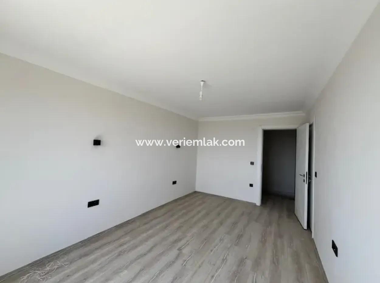 Seferihisar Akarca'da Köşe Parsel'de Deniz Manzaralı Sıfır Villa