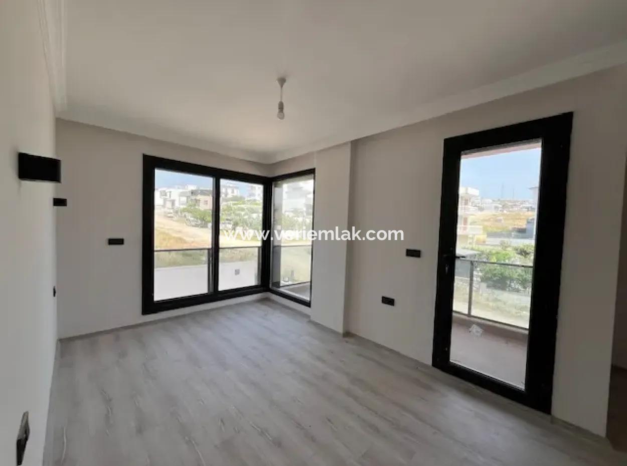 Seferihisar Akarca'da 4+1 Ebeveyn Banyolu Sıfır Villa