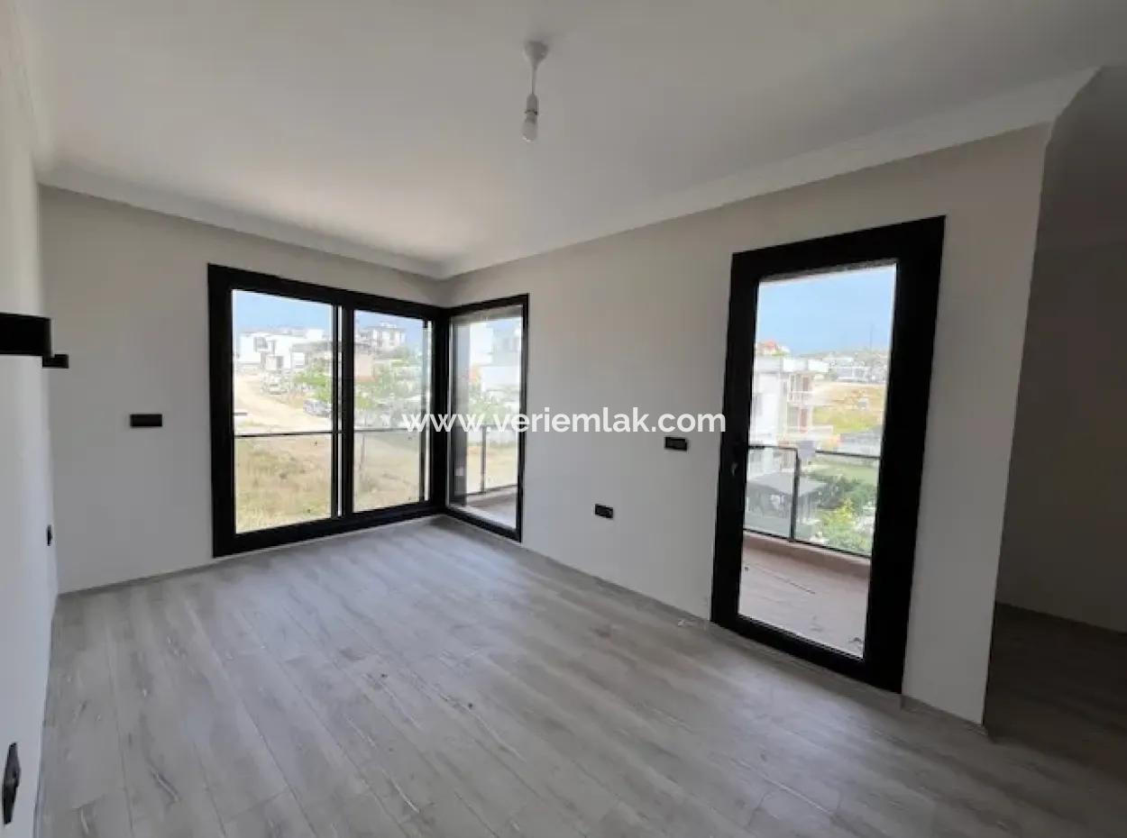 Seferihisar Akarca'da 4+1 Ebeveyn Banyolu Sıfır Villa